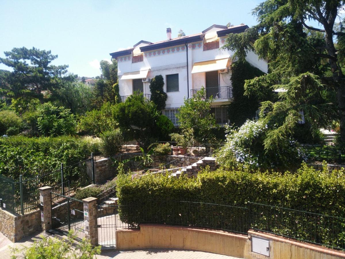 Casa Di Rossana Bed&Breakfast Sanremo Bagian luar foto