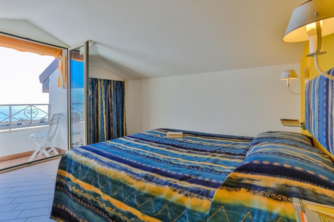 Casa Di Rossana Bed&Breakfast Sanremo Bagian luar foto